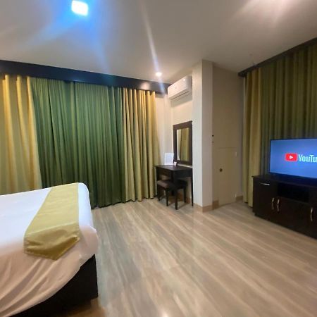 Hotel Eight Breeze Baclayon Esterno foto