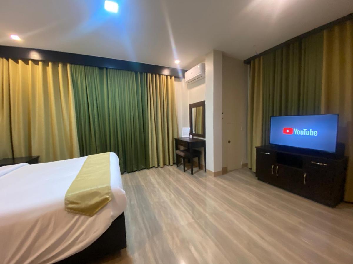 Hotel Eight Breeze Baclayon Esterno foto